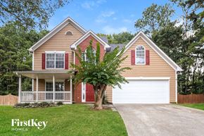 Hoschton house for rent - a beige and with a white garage door