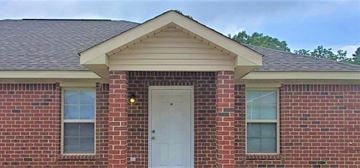 Hattiesburg house for rent - a red brick house with a white door