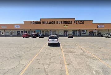El Paso apartment for rent - the parking lot is empty