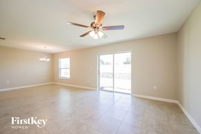 Davenport house for rent - A spacious room with a ceiling fan and sliding glass doors leading to a patio.
