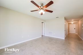 Davenport house for rent - A spacious room with a ceiling fan and tiled flooring.