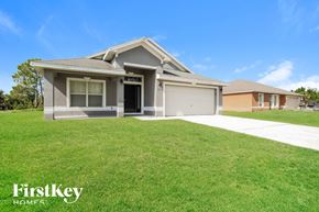 Palm Bay house for rent - a house with a lawn in front of it