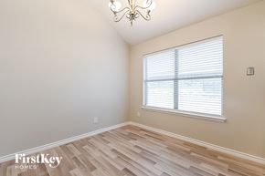 Lancaster house for rent - the second bedroom has a large window and hardwood floors