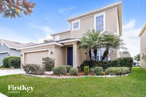Brandon house for rent - A house with a well-maintained lawn and a palm tree in front.