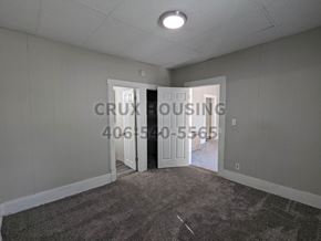Great Falls apartment for rent - a small living room with a carpeted floor and two open doors