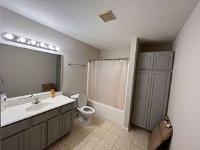 Deridder house for rent - a bathroom with a toilet and a sink and a shower