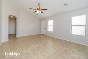 Florence house for rent - an empty living room with a ceiling fan and a tiled floor