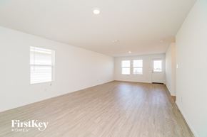San Antonio house for rent - the living room is clean and ready to be used as a family room