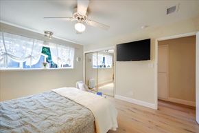 San Jose house for rent - a bedroom with a bed and a ceiling fan