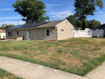 Levittown house for rent - 75 Indian Park Road