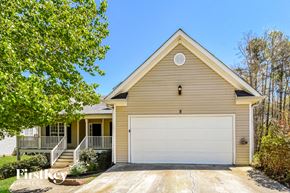 Dallas house for rent - a yellow house with a white garage door