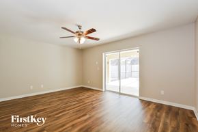 Davenport house for rent - a living room with wood floors and a ceiling fan