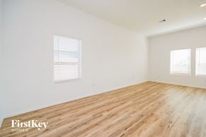 La Marque house for rent - the living room is clean and ready for us to move in