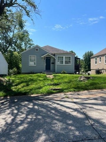 Saint Louis house for rent - a blue house with a yard and a driveway