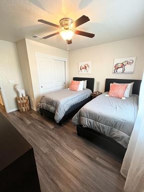 San Antonio house for rent - a bedroom with two beds and a ceiling fan