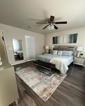 San Antonio house for rent - a bedroom with a bed and a ceiling fan