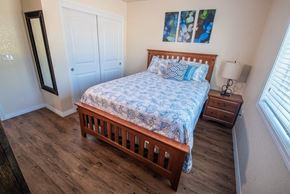 San Antonio house for rent - a bedroom with a bed and a window