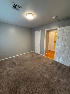 Tulsa apartment for rent - A room with a carpeted floor and a ceiling fan with a light.