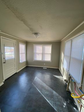 Tulsa house for rent - the living room has been cleaned and is ready for us to move in