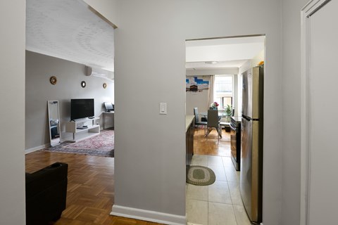 Floor plan for 2 beds, 1 bath, 828 sqft