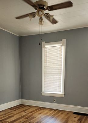 Clinton apartment for rent - a living room with a ceiling fan and a window