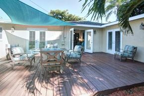 Brandenton house for rent - a patio with a table and chairs on a deck