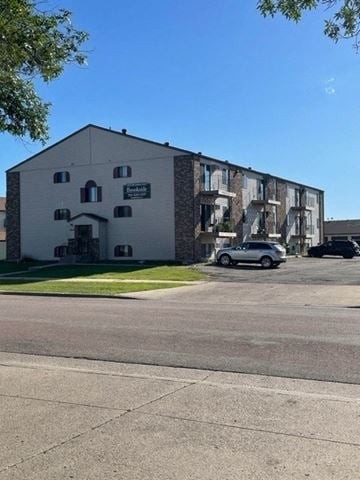 Fargo apartment for rent - a large building with a car parked in front of it