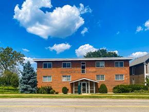 St. Louis apartment for rent - front view of Harmony on The Park