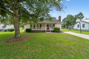 Jacksonville house for rent - A house with a front porch and a tree in front of it.