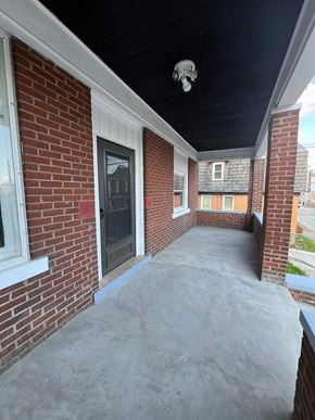 Mount Oliver house for rent - an empty porch of a brick building with a black ceiling