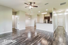 Green Cove Springs house for rent - A spacious room with wooden flooring and a ceiling fan.