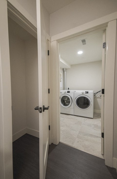 Floor plan for 1 bed, 1 bath, 853 sqft