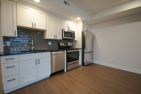 Floor plan for 1 bed, 1 bath, 819 sqft