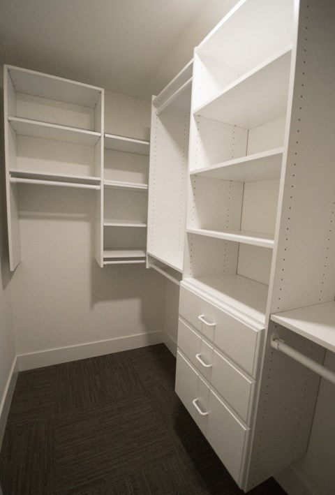 Floor plan for 1 bed, 1 bath, 890 sqft