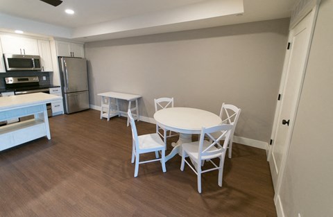 Floor plan for 1 bed, 1 bath, 945 sqft