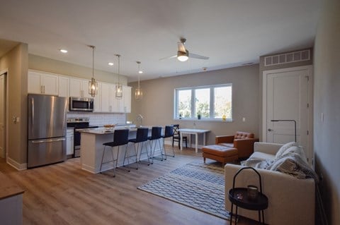 Floor plan for 1 bed, 1 bath, 914 sqft
