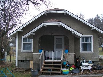 Albion apartment for rent - A house with a brown roof and a blue bucket on the front porch.