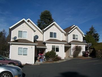 Pullman apartment for rent - A large house with a car parked in front.