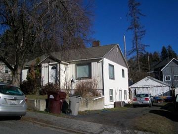 Pullman apartment for rent - a white house with cars parked in front of it