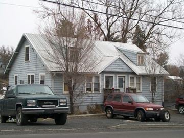 Pullman apartment for rent - A blue house with a green truck parked in front.