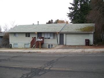 Pullman apartment for rent - A house with a grey roof and a red door.