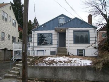Pullman apartment for rent - a white and blue house with a snowy yard