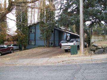 Pullman apartment for rent - A blue house with a car parked in front.