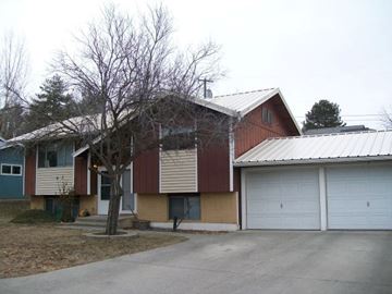 Pullman apartment for rent - A house with a red and white exterior and a garage door.