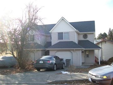 Pullman apartment for rent - A car is parked in front of a house.