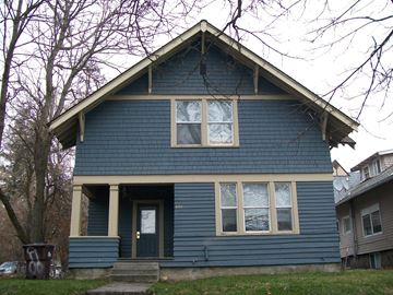 Pullman apartment for rent - A blue house with a white door and windows.