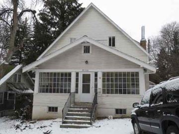 Pullman apartment for rent - a white house with a car parked in the snow