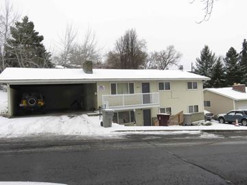 Pullman apartment for rent - A house with a garage covered in snow.