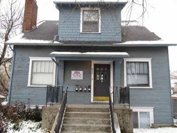 Pullman apartment for rent - A blue house with a sign that says "For Sale".