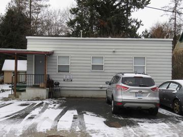 Pullman apartment for rent - a mobile home with a car parked in front of it